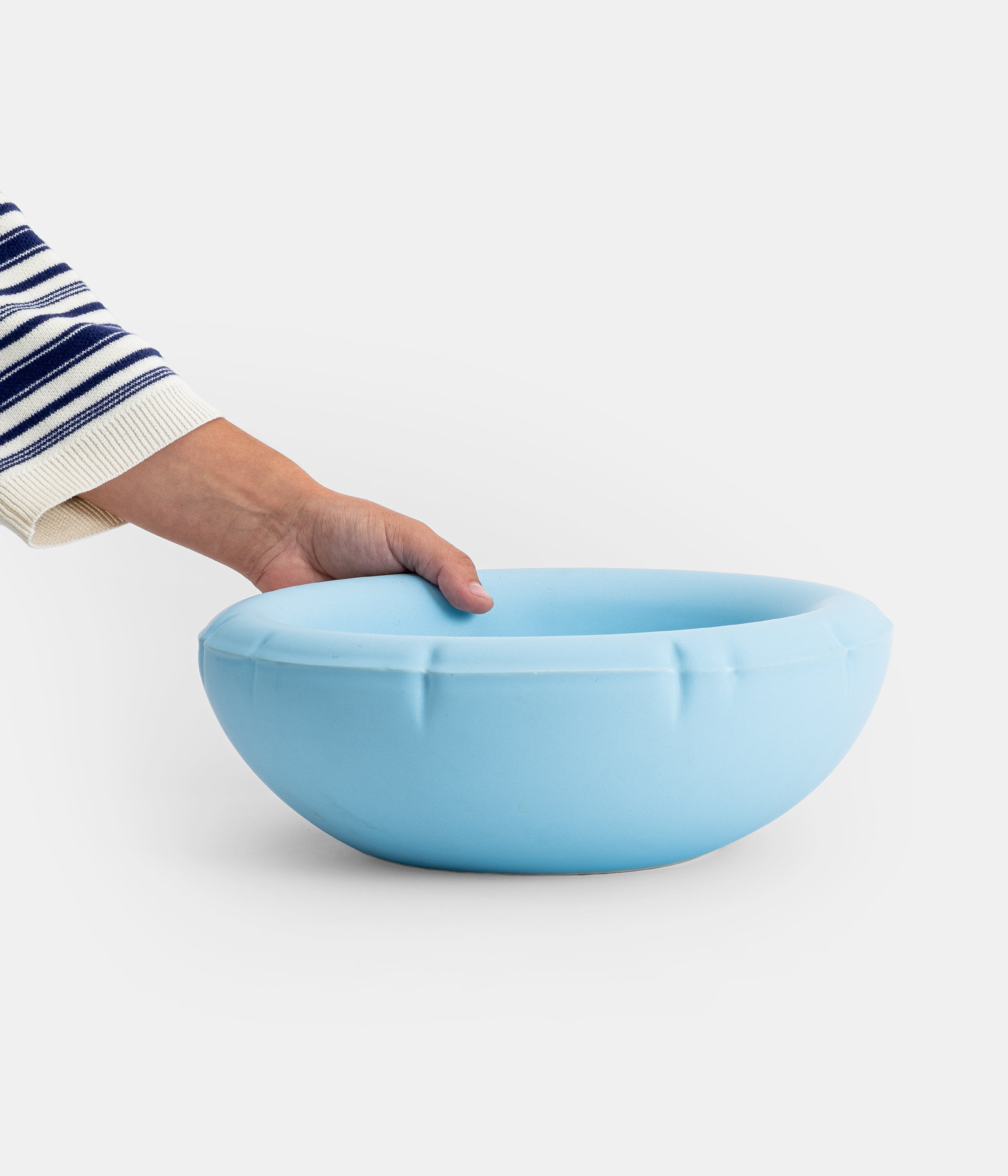 Home studyo Big Bowl Sky Matte on a white background. The Home studyo big bowl is the big brother of the smaller Home studyo bowl Lisa