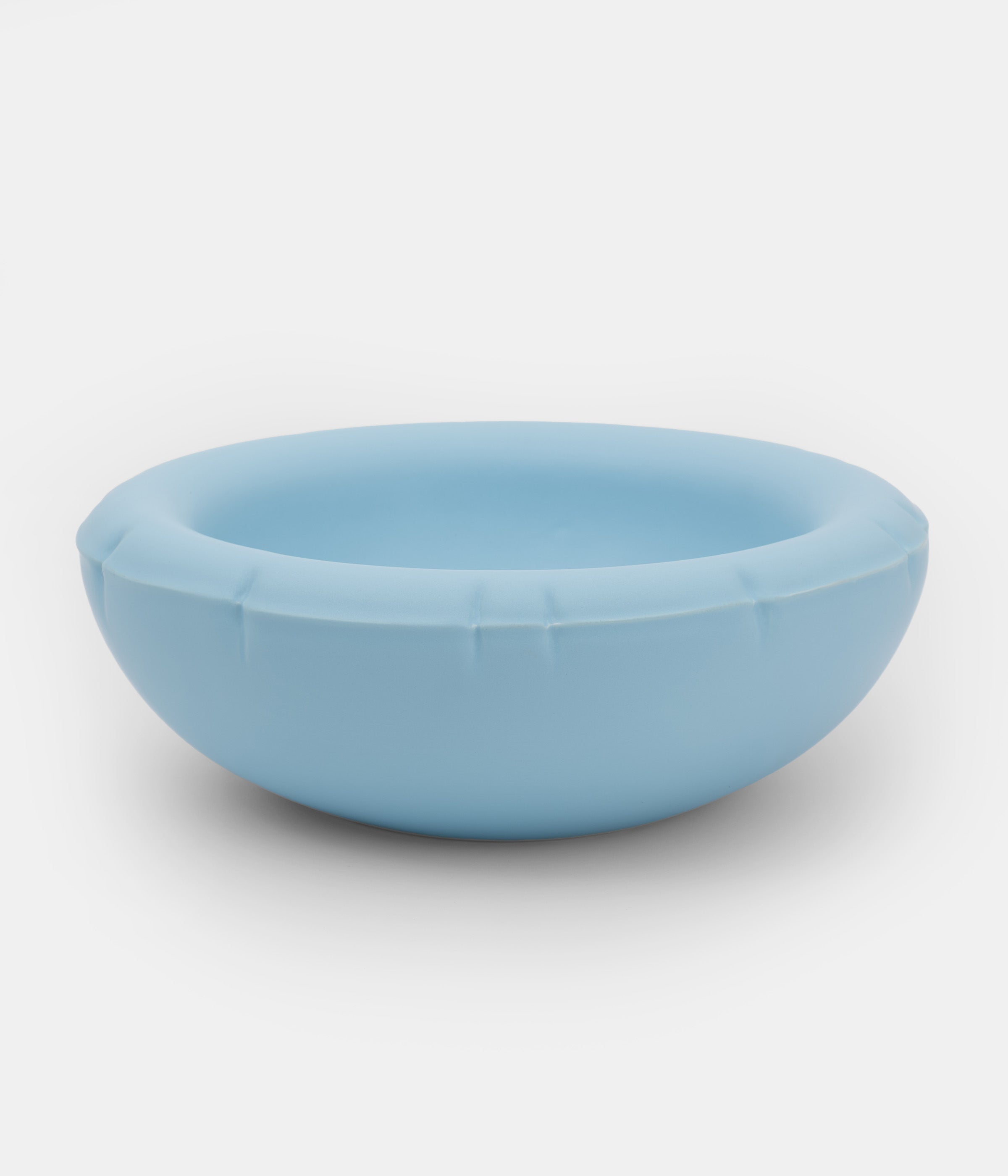 Home studyo Big Bowl Sky Matte on a white background. The Home studyo big bowl is the big brother of the smaller Home studyo bowl Lisa